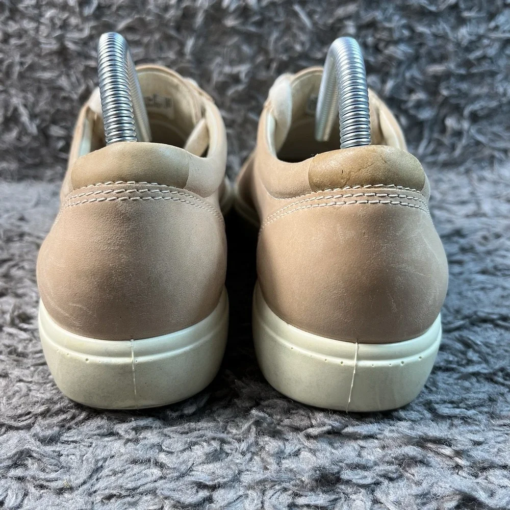 ECCO WOMEN'S SOFT Size 9 SNEAKERS